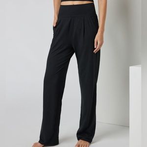 Vuori Lux At Ease Straight M NWT